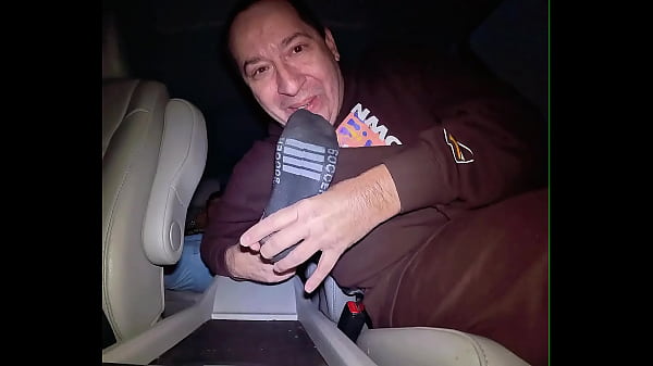 I FOUND SOME SMELLY SWEATY  TASTY  SPANISH FEET IN ELIZABETH NEW JERSEY