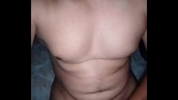 Rola negra punhetando ate sair leitinho