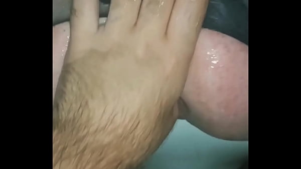 Soirée dilatation anale pour cette salope mariée : je lui déchire son collant et lui ouvre le trou de balle pendant que sa femme est absente !