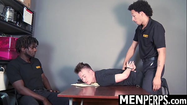 Twink Hauled in For Possession of Contraband – Menperps