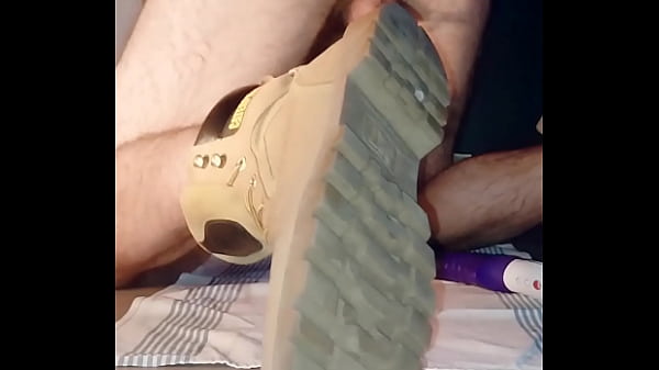 Je me gode violemment le trou du cul dilaté !