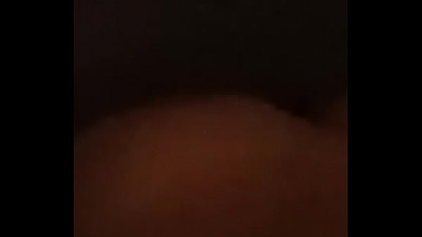 Novinho socando no travesseiro com bunda gostosa.