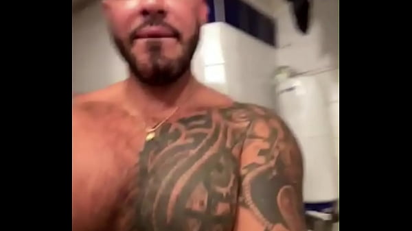 I made a video for my little bitch – VIKTOR ROM –