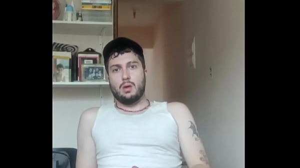 Branquinho tatuado batendo uma até gozar