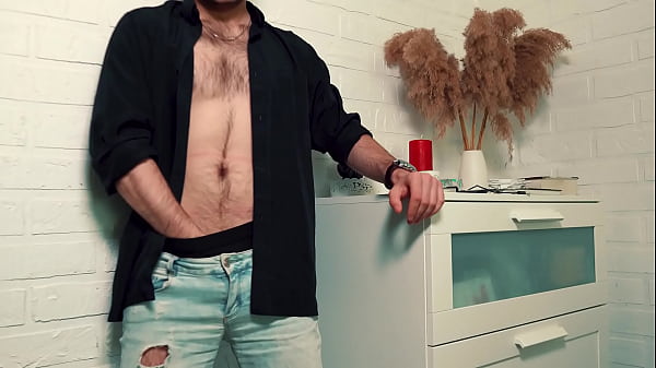 The handsome man jerks off on camera and cums loudly, splashing the floor with his sperm.