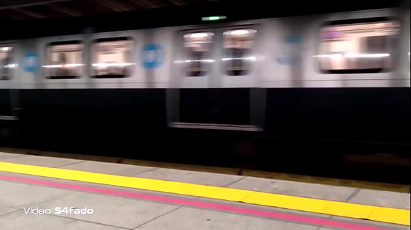 Dois putos gostosos fudendo depois de sair do trabalho