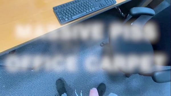 jjreilly79 takes a MASSIVE PISS on the OFFICE CARPET