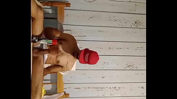 Quem é ele? 30 cm de rola! Pau vai parar no meio do peito, vem novinha !!!