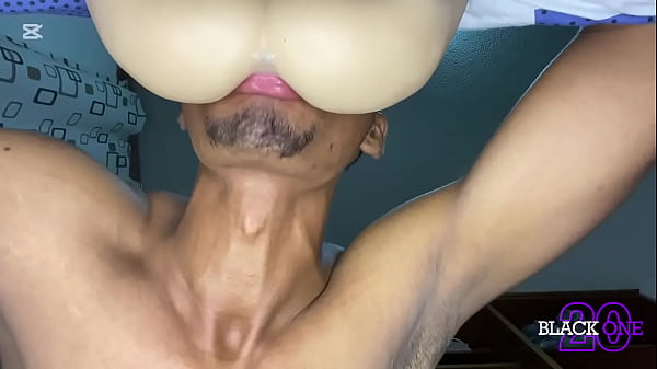 Papi quiere follarte igual que se folla a su juguete