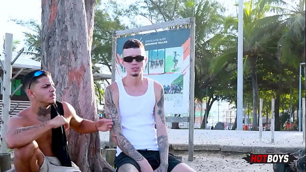 Novinho com bunda gostosa sendo fodido