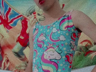 Bicha gay travesti brincando com a pica – Menina trans