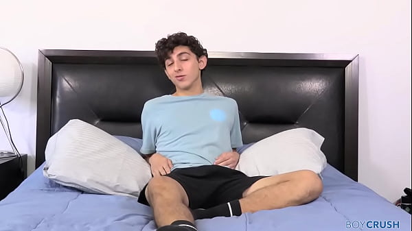 BoyCrush: Bisexual Carter Ford Strokes His Twink Cock In Front Of The Cam