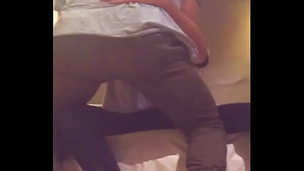 la casa queda sola y mi ?RiM0 atletico y yo follamos por primera vez