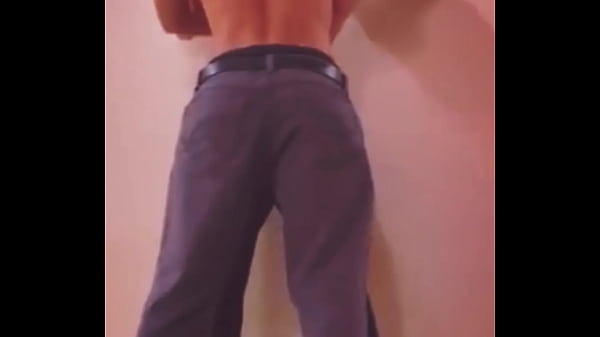 ME FOLLA EN EL VESTIDOR Y BAÑOS DEL GYM cruising con el hetero curioso del gimnasio