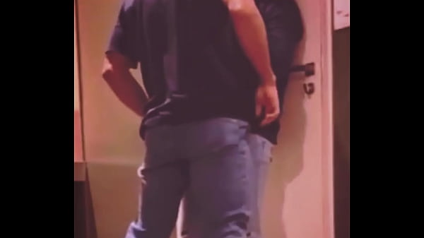 NOVIO de mi mejor amiga me folla a pelo despues de una noche de fiesta