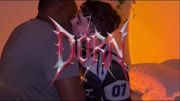 Fazendo amor com carinho sob luz romântica (COMPLETO NO RED)