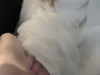 Taxi driver fucks runaway bride on backseat