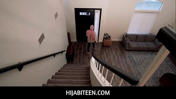 HijabiTeen  –  Breaking down the cultural barriers one stroke at a time