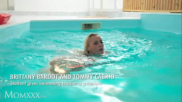 MOM XXX – Older blonde MILF with sexy natural body lets her college student creampie her pussy