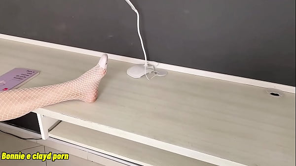 Tirei minha meia irmã nerd do estudo pra meter o pau na putinha !gozei na cara da safada. ( COMPLETO NO RED )